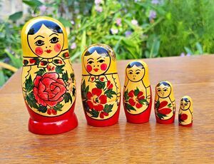 Vintage Russian Nesting Dolls 5pc Set Hand Painted Semyonov Matryoshka Wooden